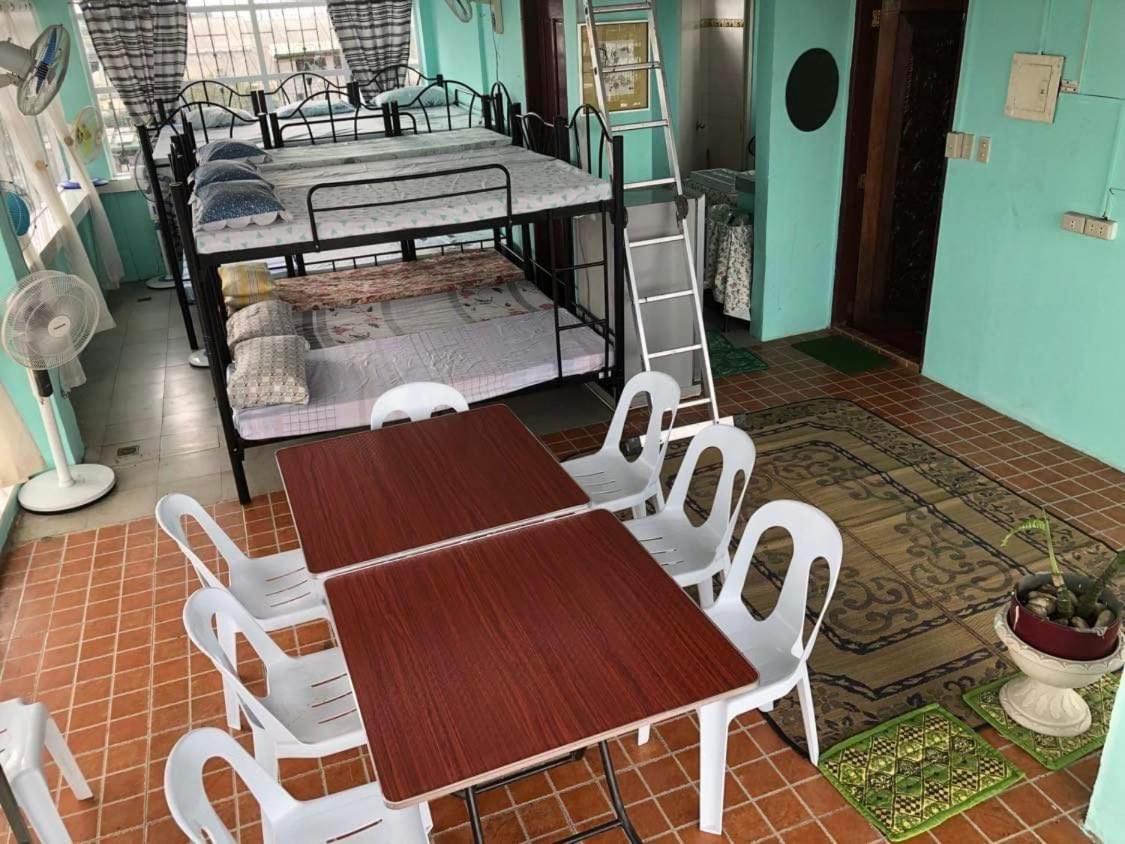 The Mansion - Backpackers Near Airport Apartment Manila Exterior photo
